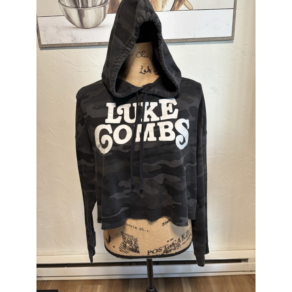Luke Combs Hoodie Womens Medium Black Camo Cotton Cropped Pullover Concert Merch